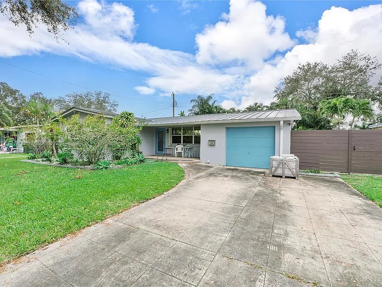 4905 SW 90th Ter