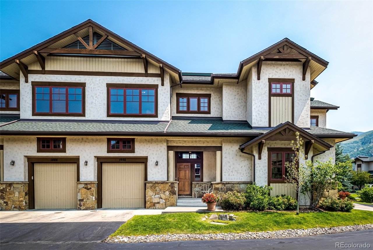 1446 Flattop Cir