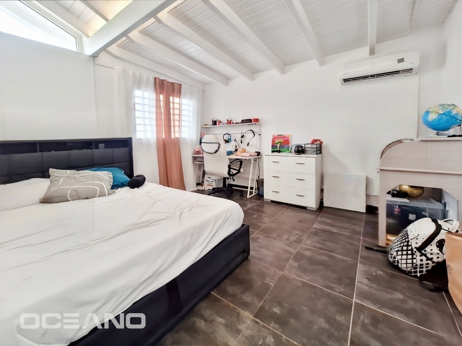4-bedroom house with garden 