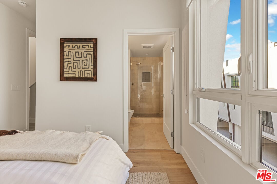 3230 S Barrington Ave