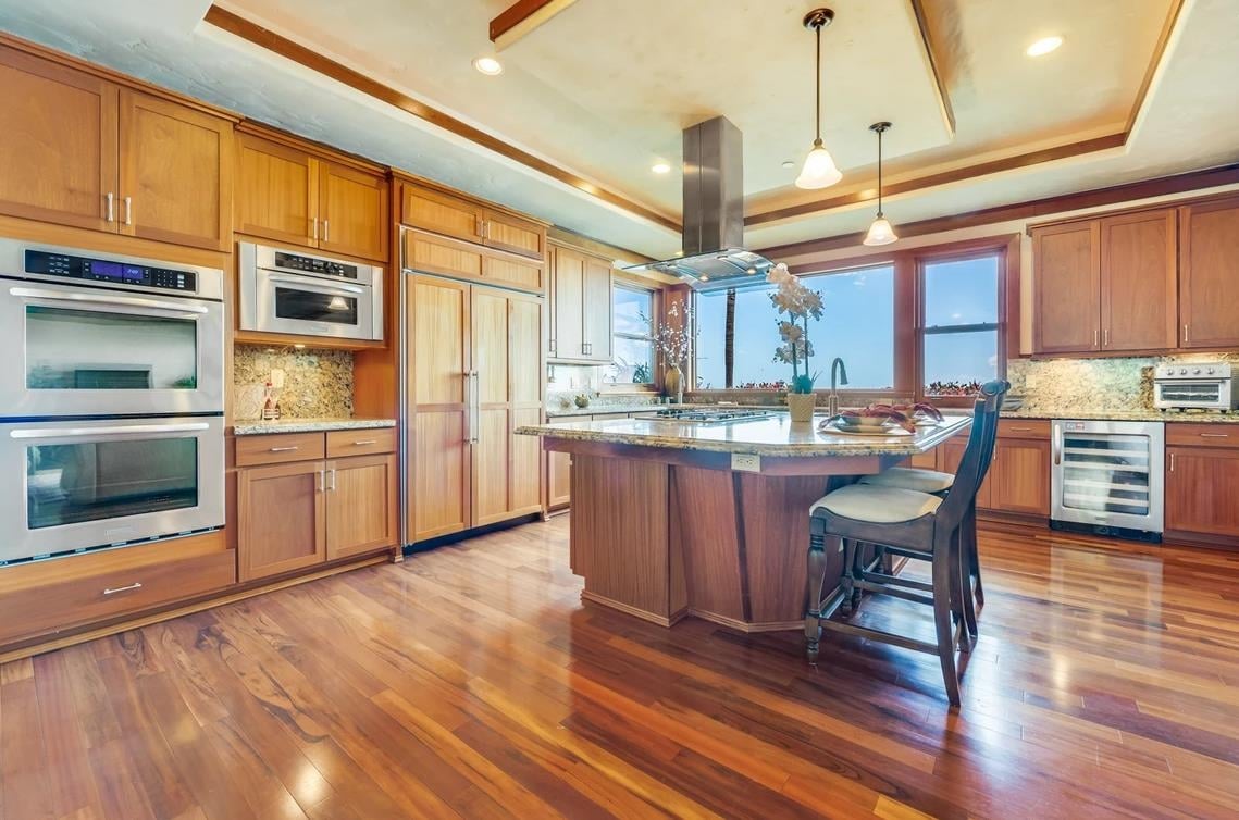WEST MAUI TOP QUALITY RESIDENCE -35 ACRES - 180 DEGREE OVEANVIEW - $5,75,000 - PRESTIGIOUS MAHANALUA NIU SUBDIVISION 