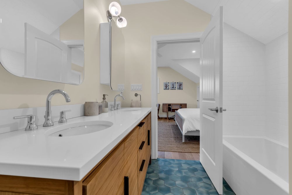 #1019 Great Location just off of East Avenue