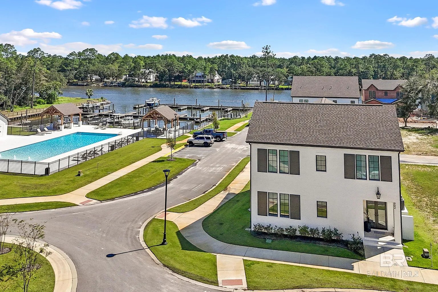 902 Inlet Cir