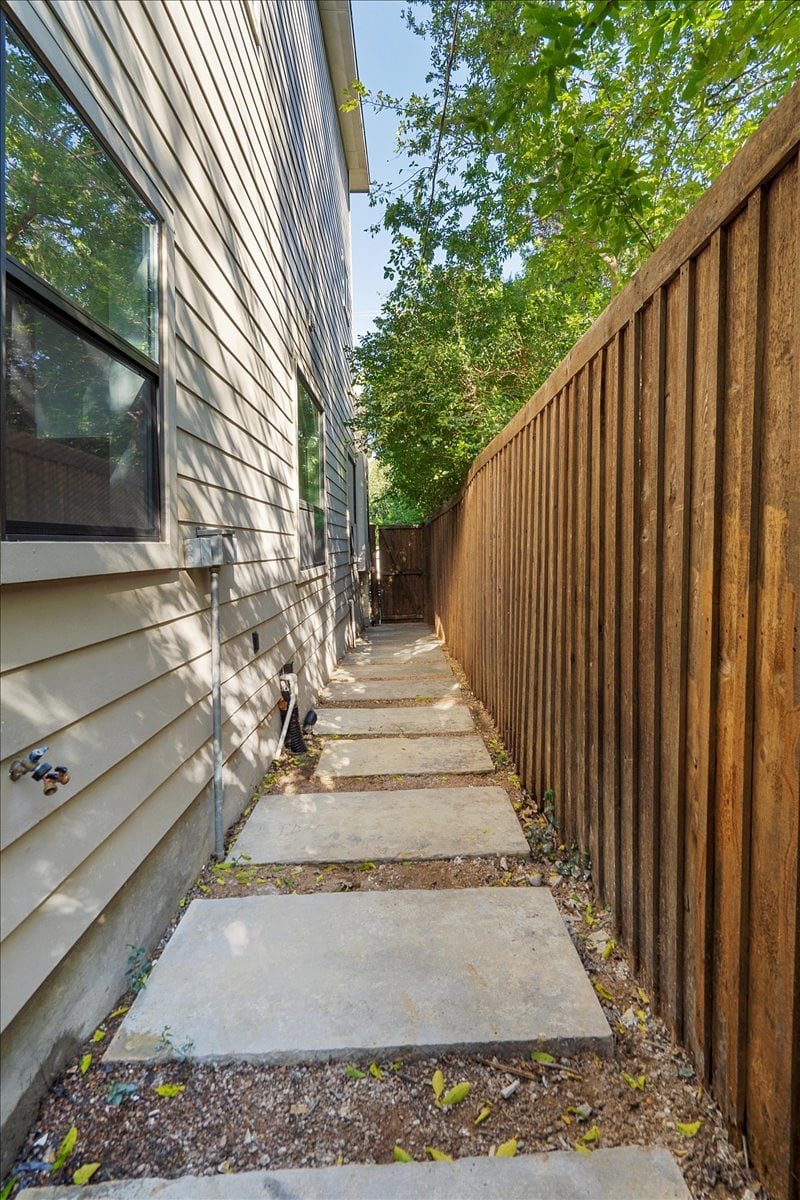 2610 Del Curto Road 2