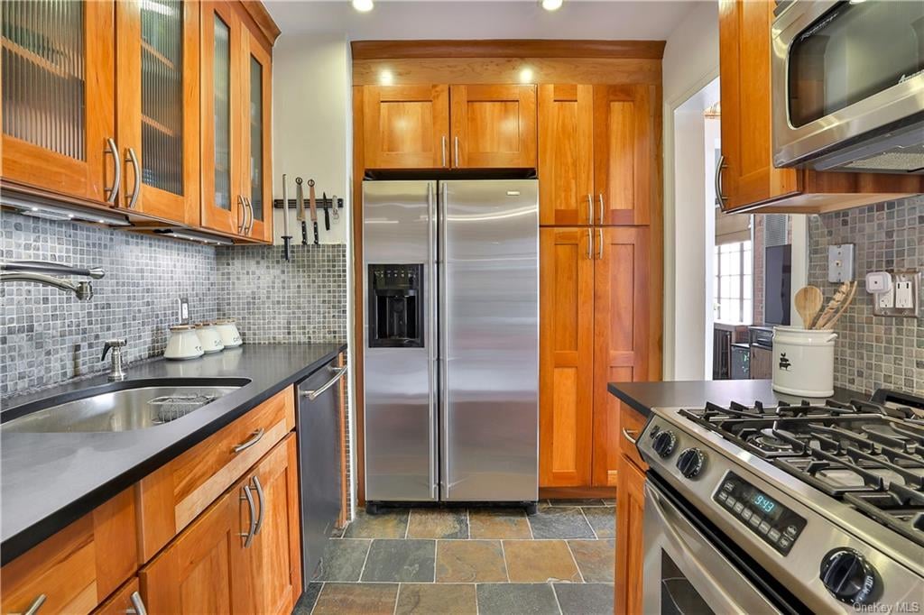 20 N Broadway, #M361