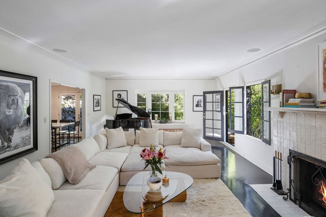 Velaris Estate, Laurel Canyon Blvd, 90046