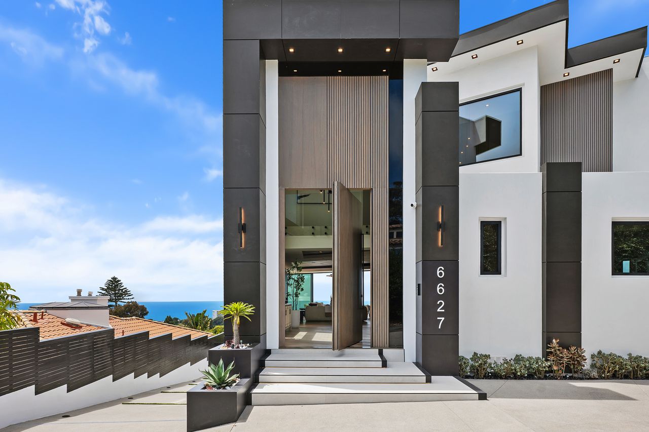 6627 Muirlands Dr, La Jolla, CA 92037