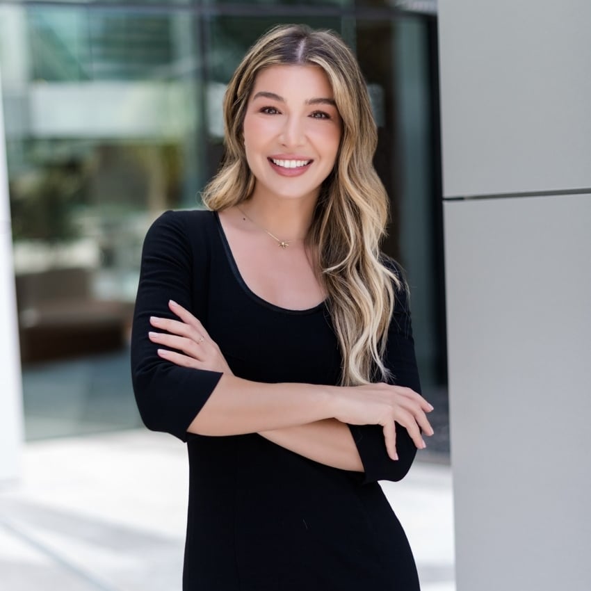 Holly Edwards, Beverly Hills Real Estate Agent Headshot