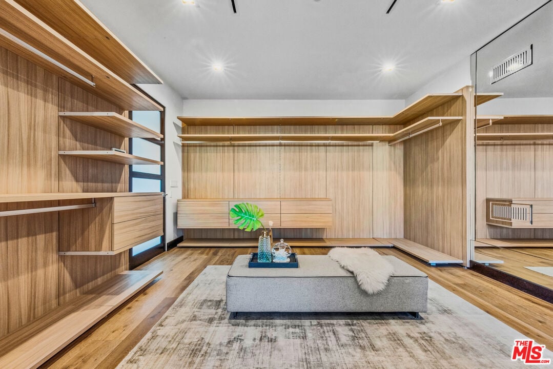 9374 Beverly Crest Dr