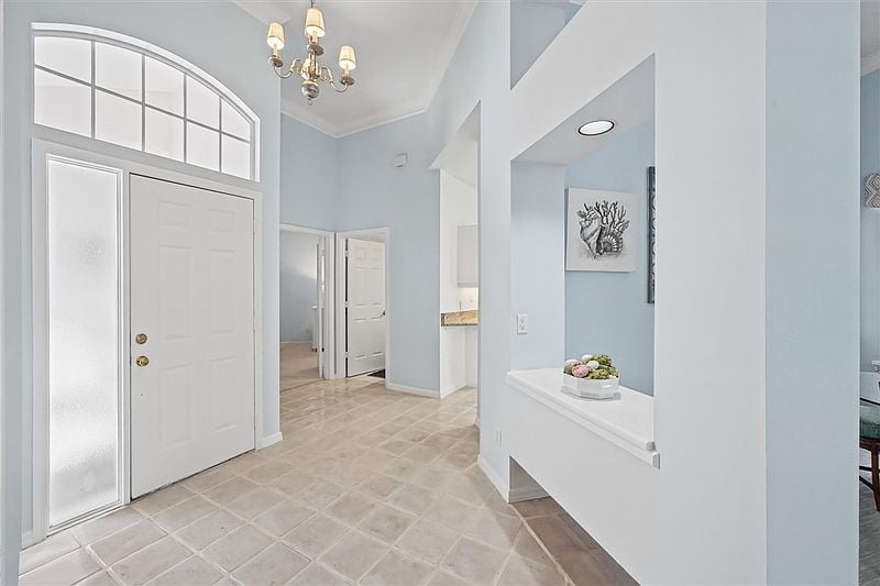 8814 Lakeside Cir