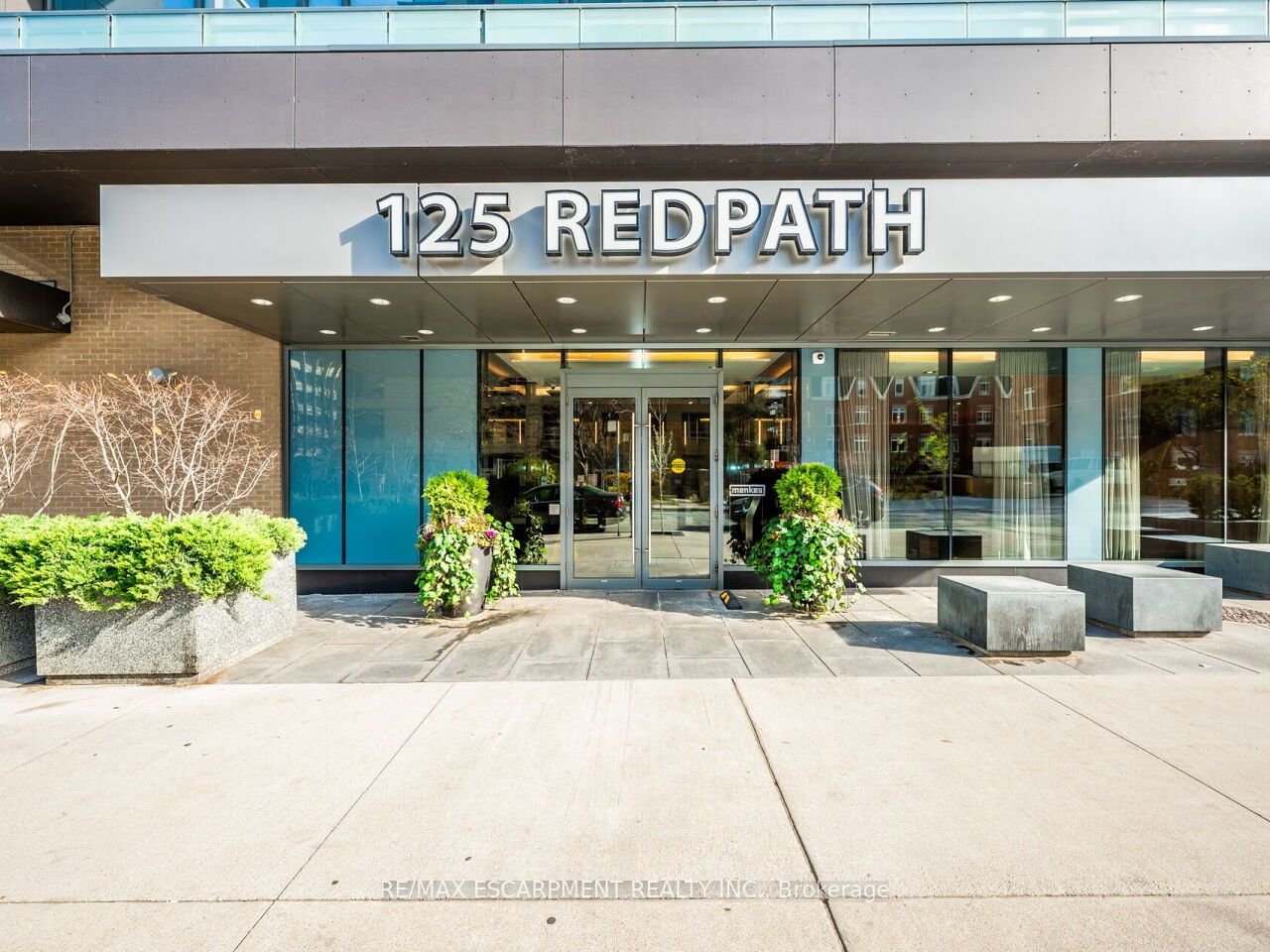 BEGINNER LUXURY IN MIDTOWN 