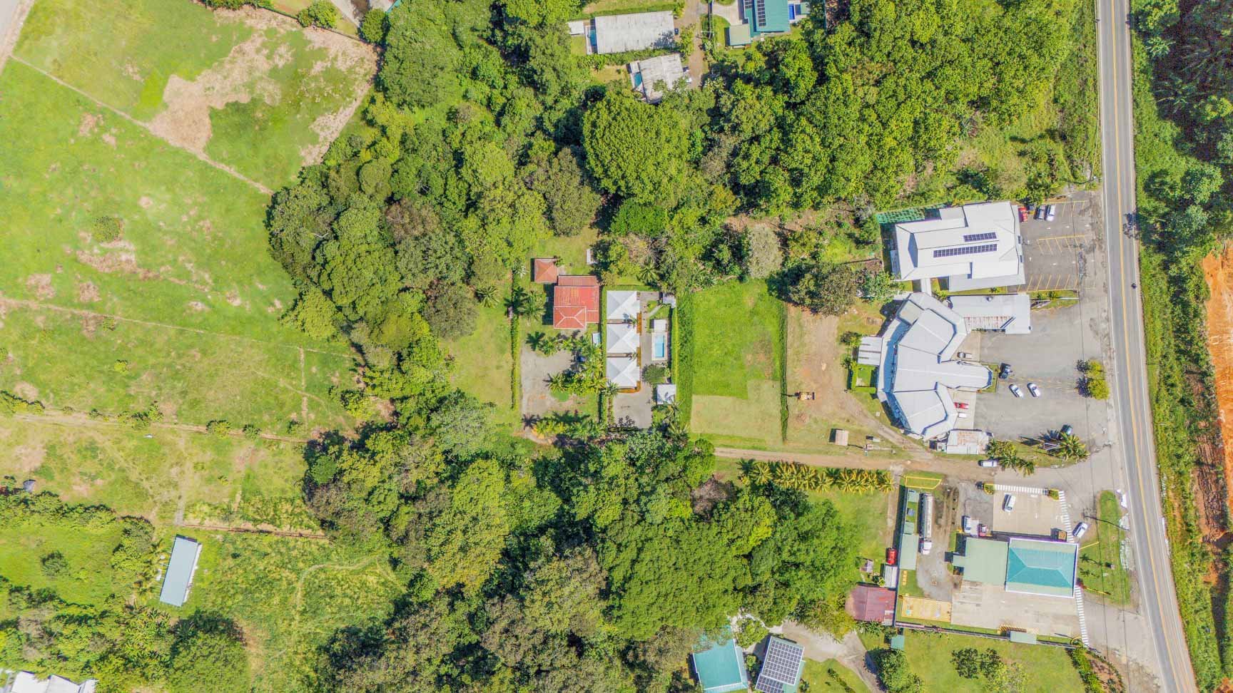 Tropical 3-Cabin Home with Pool and Gardens in the Heart of Uvita