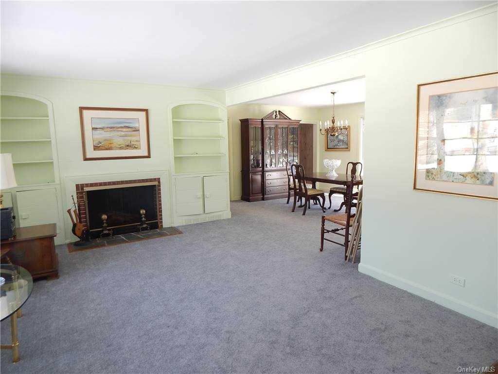 82 Beach Rd