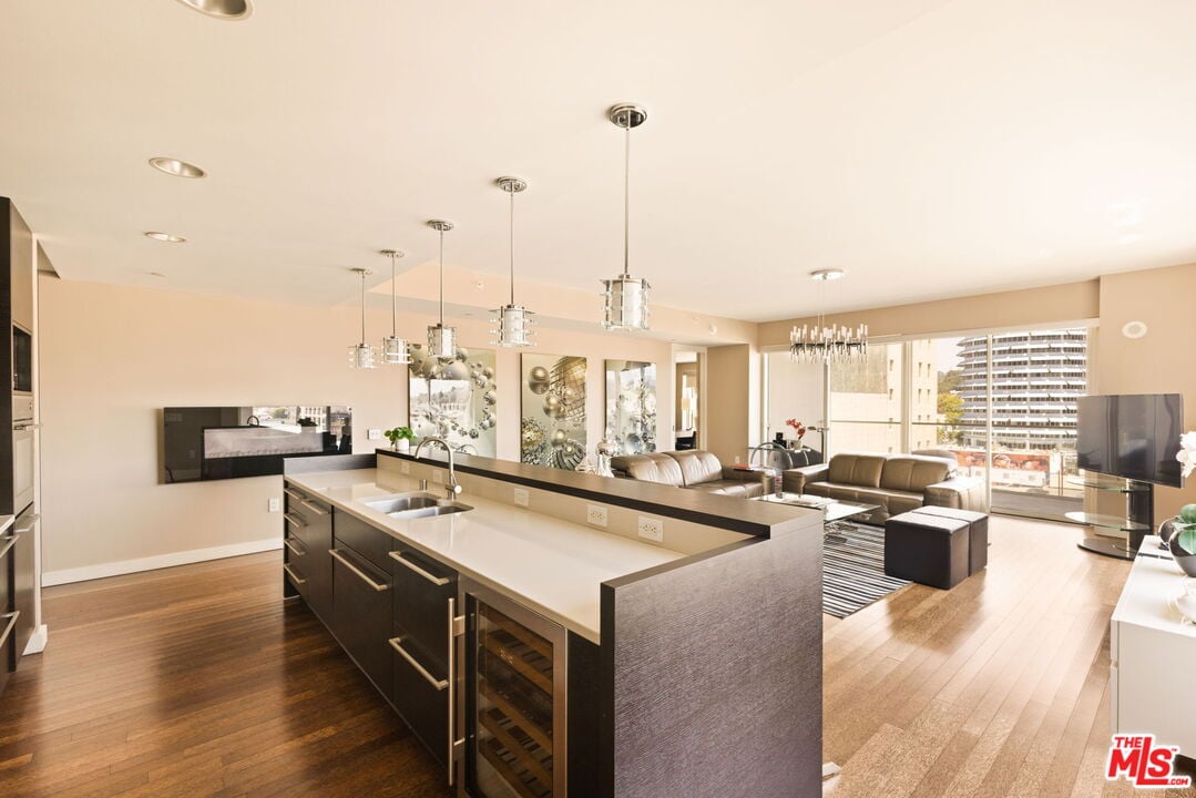 6250 Hollywood Blvd, #8A