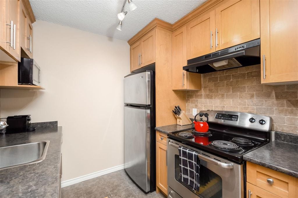 2033 W 7th Ave, #202