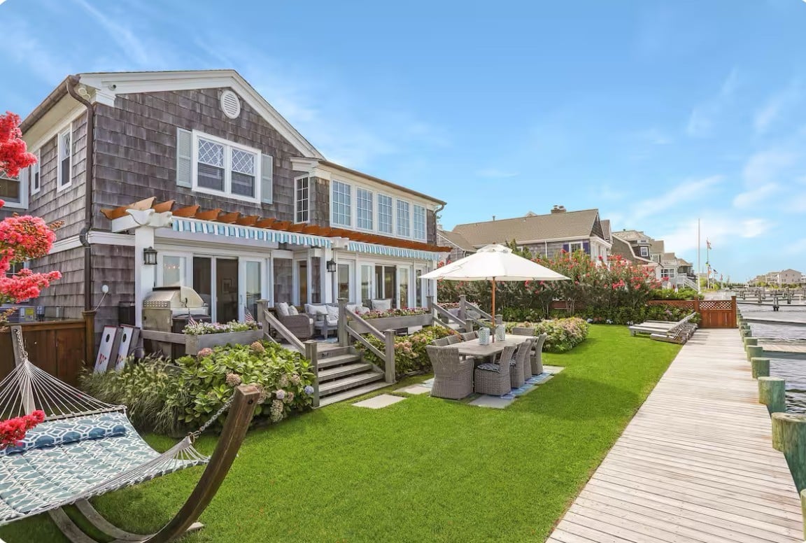 #1098 Beautiful Bayfront with Pool