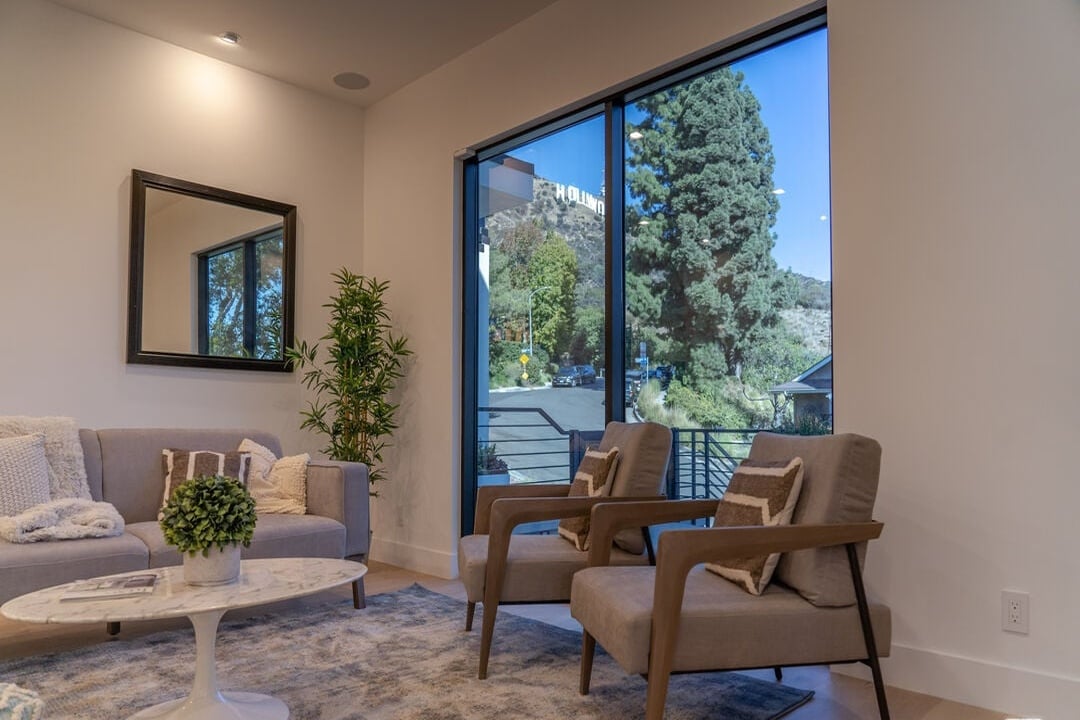 Canyon Lake Dr, 90068