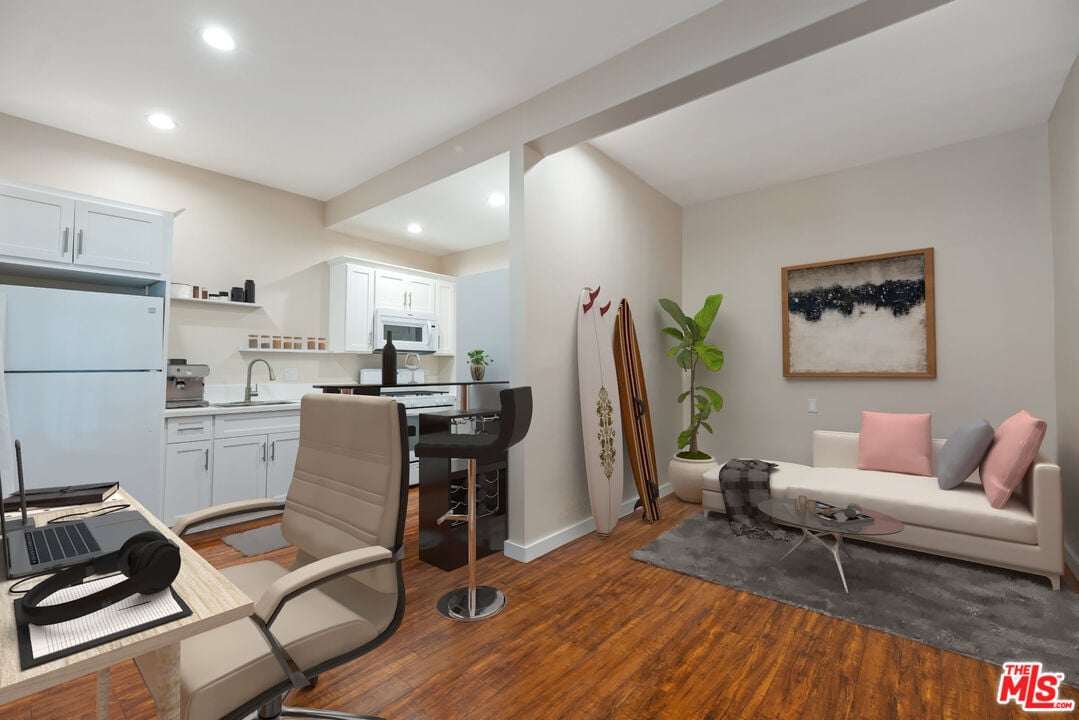 1115 N Beverly Gln