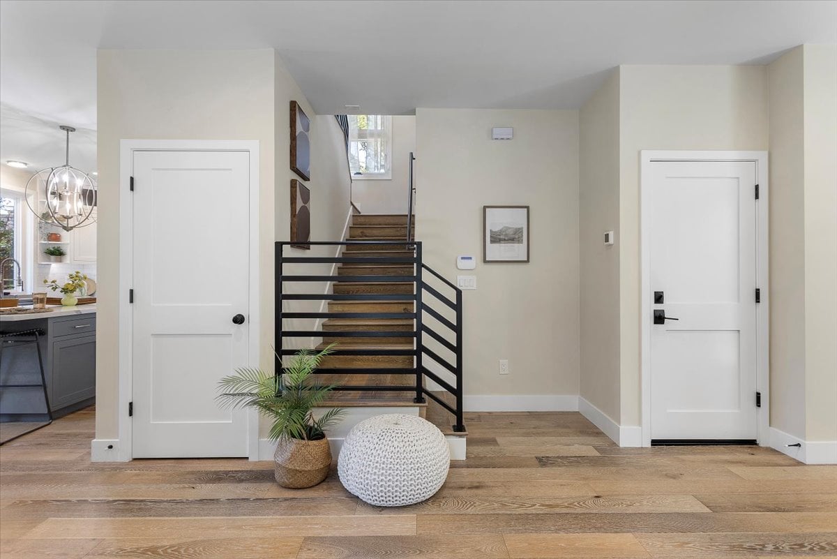 1002 Middle Avenue