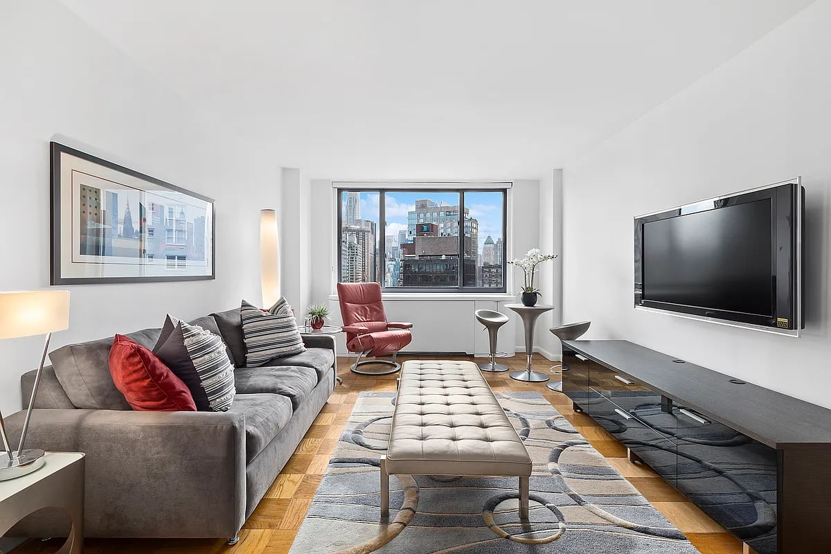 2025 Broadway, #25-J