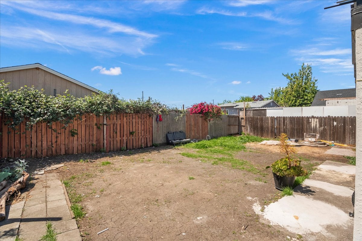 7123 Holly St, Oakland, CA 94621