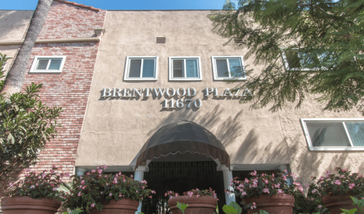 Fabulous 2 bedroom in the heart of Brentwood Village