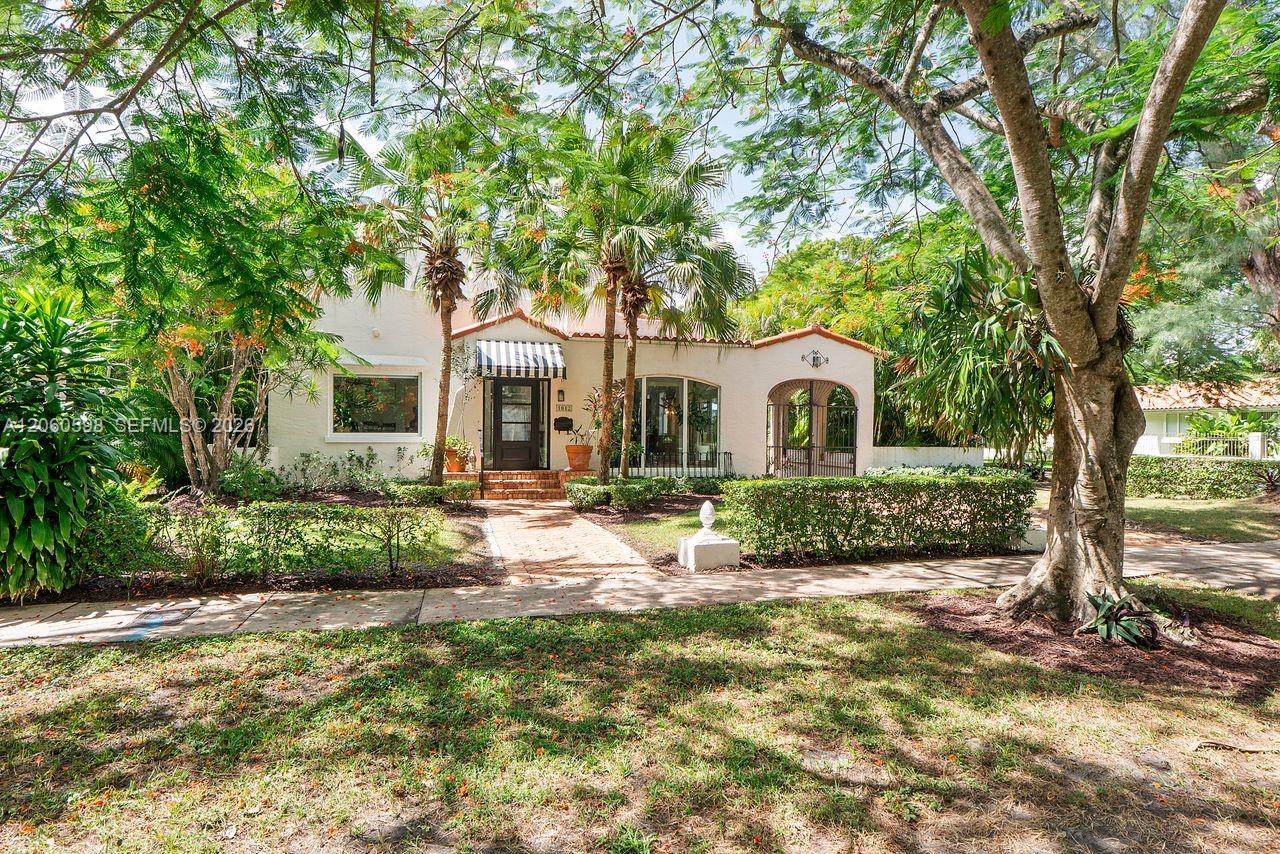 1042 Sorolla Ave
