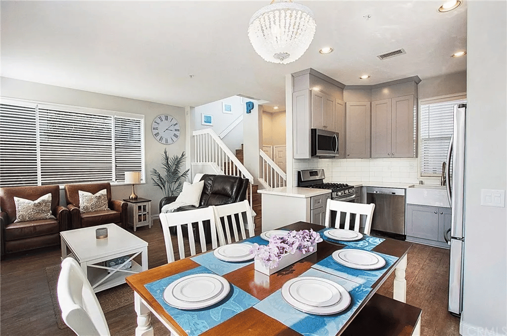 223 Seacountry Ln