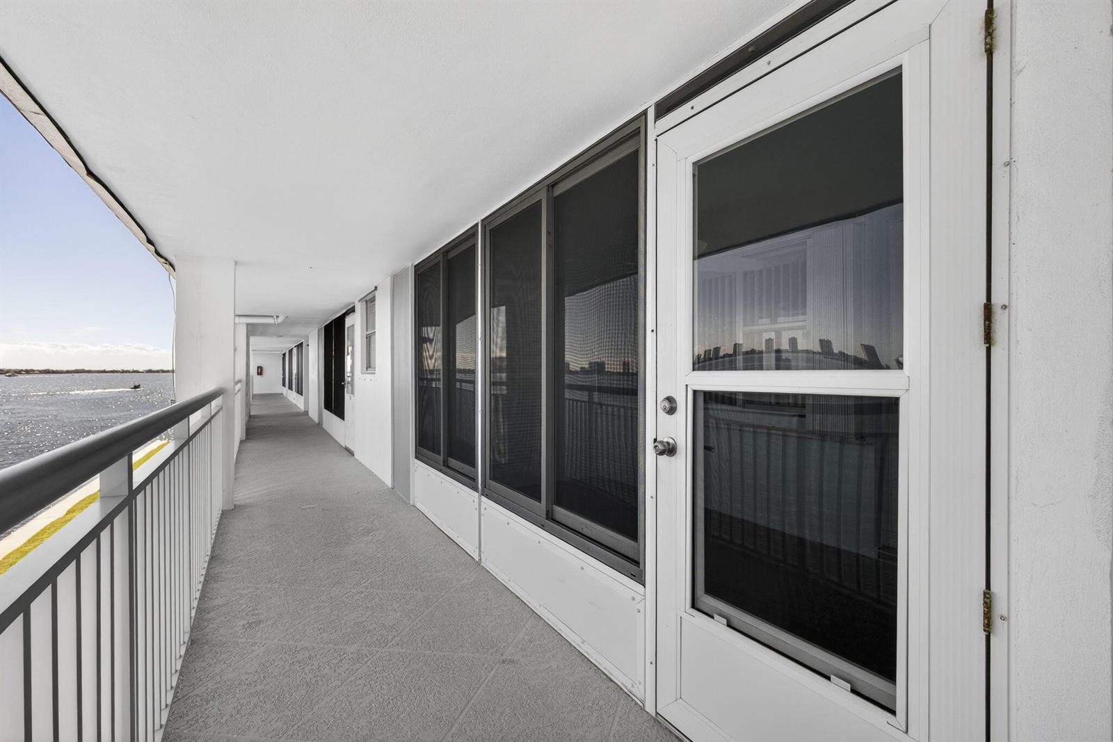 100 Shore 307 Ct