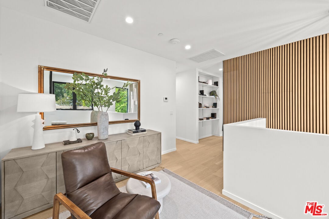 Castle Heights Pl, 90034