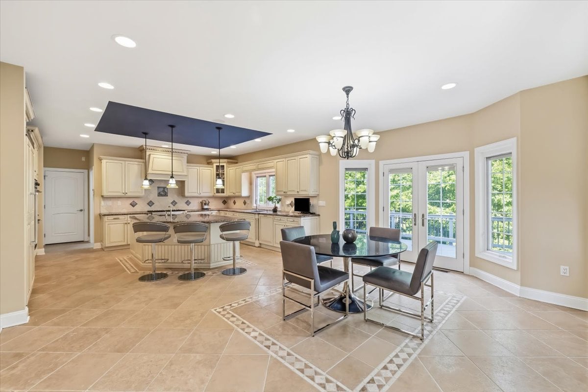 4 Centennial Ct, Totowa, NJ