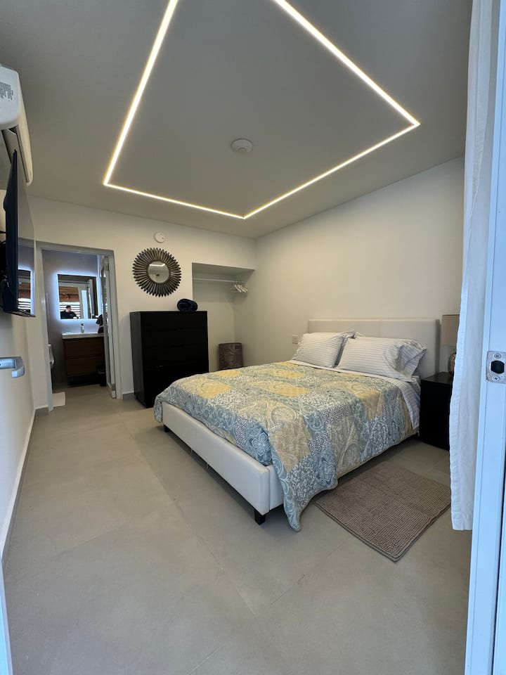 Beach House Apt 6 • Cozy Studio + Terrace Access - Airbnb