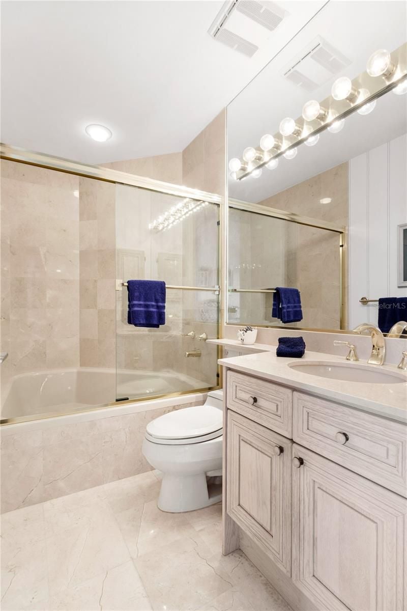 435 L Ambiance Dr #H702