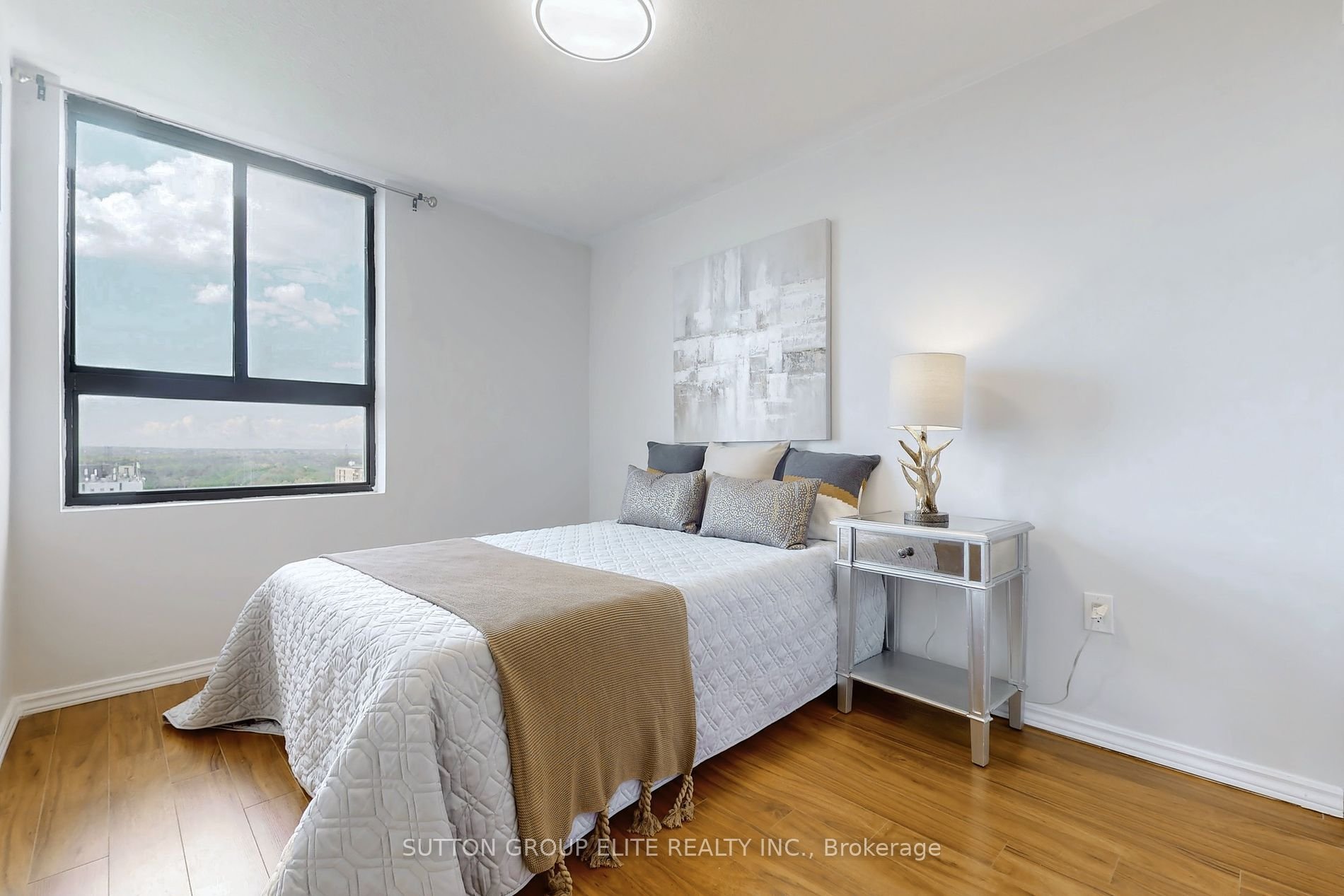 EXQUISITE PH IN NORTH YORK 