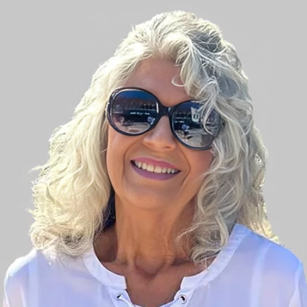 Elizabeth Steele Sherrills Ford, NC Real Estate Agent Headshot