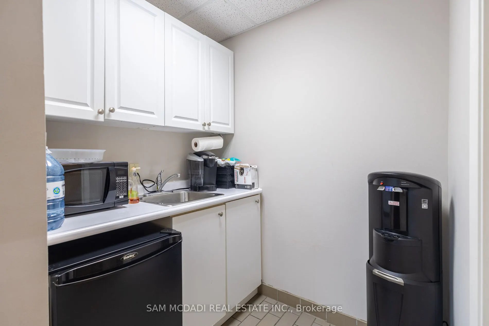 120 Traders Blvd E, #204