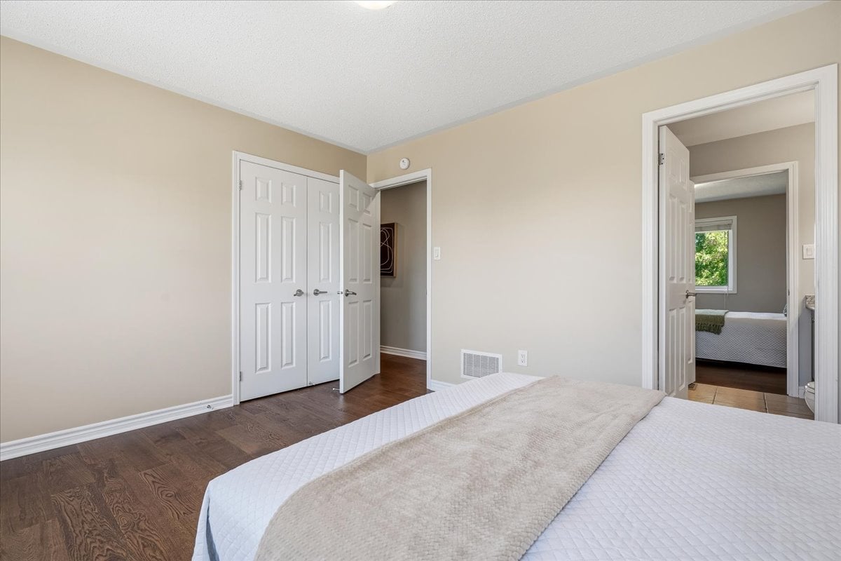 2383 Calloway Dr, Oakville