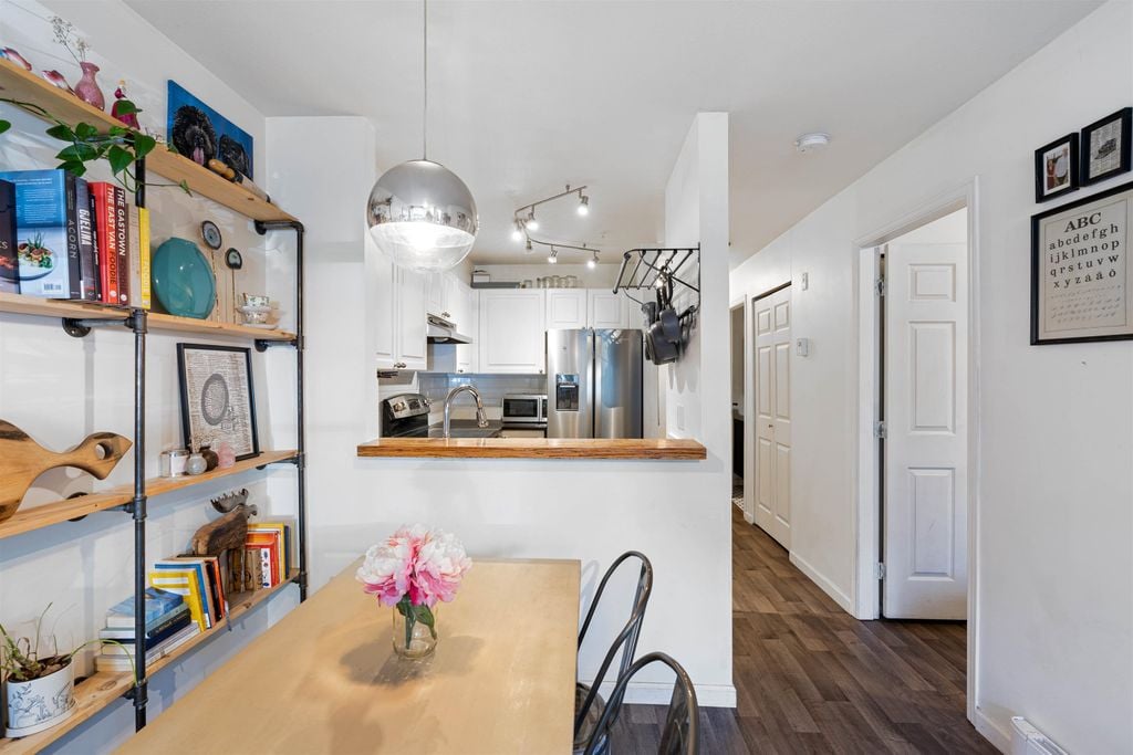 2388 Triumph St, #109