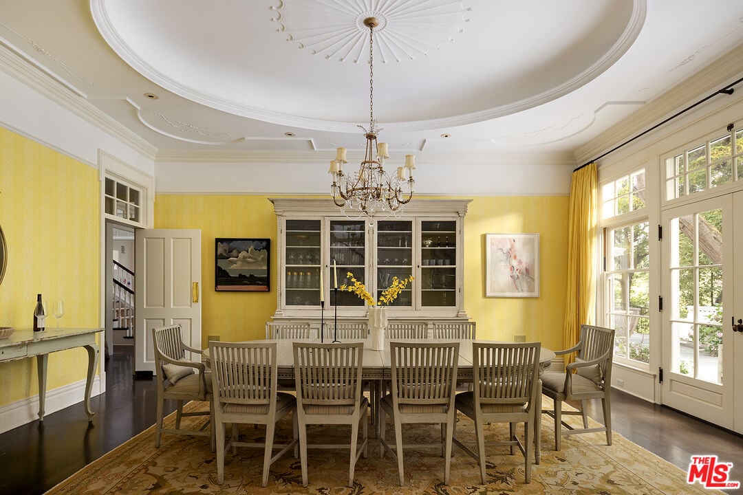 Mandeville Canyon Rd, 90049