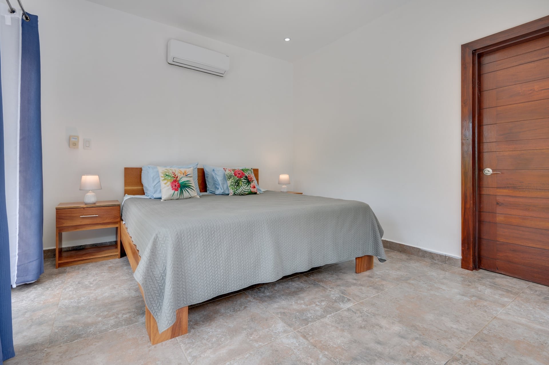 V-Domi Panama | Modern 3-Bedroom Villa with Pool on Expansive 6,078 m² Forest Lot in Finca Panamá, Tamarindo