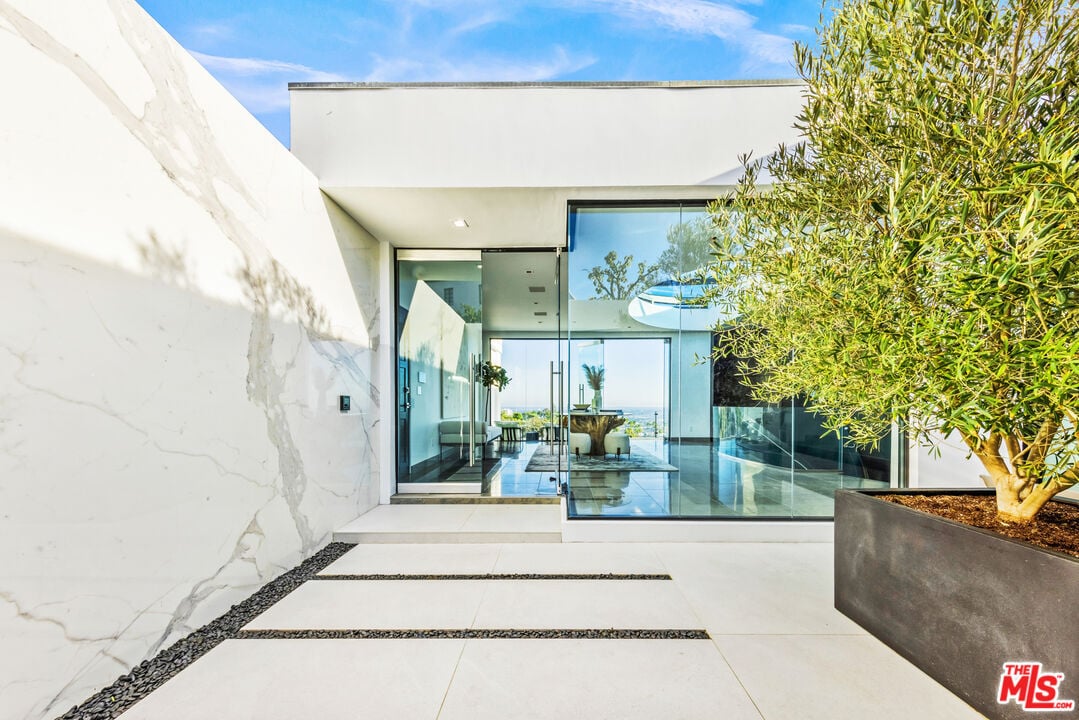 9374 Beverly Crest Dr