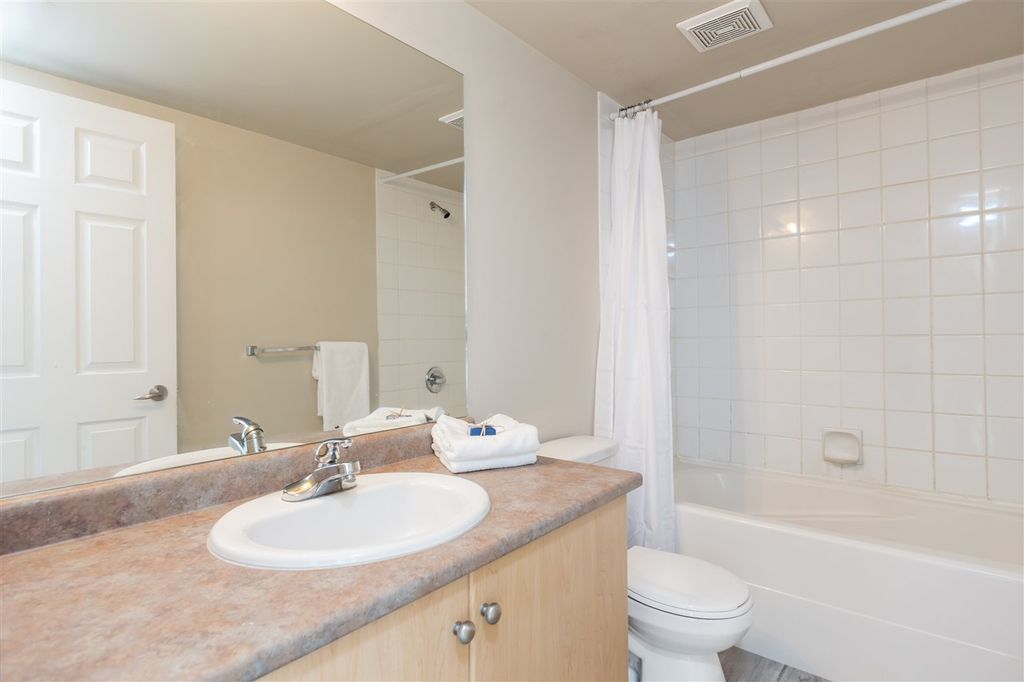 244 Sherbrooke St, #2217