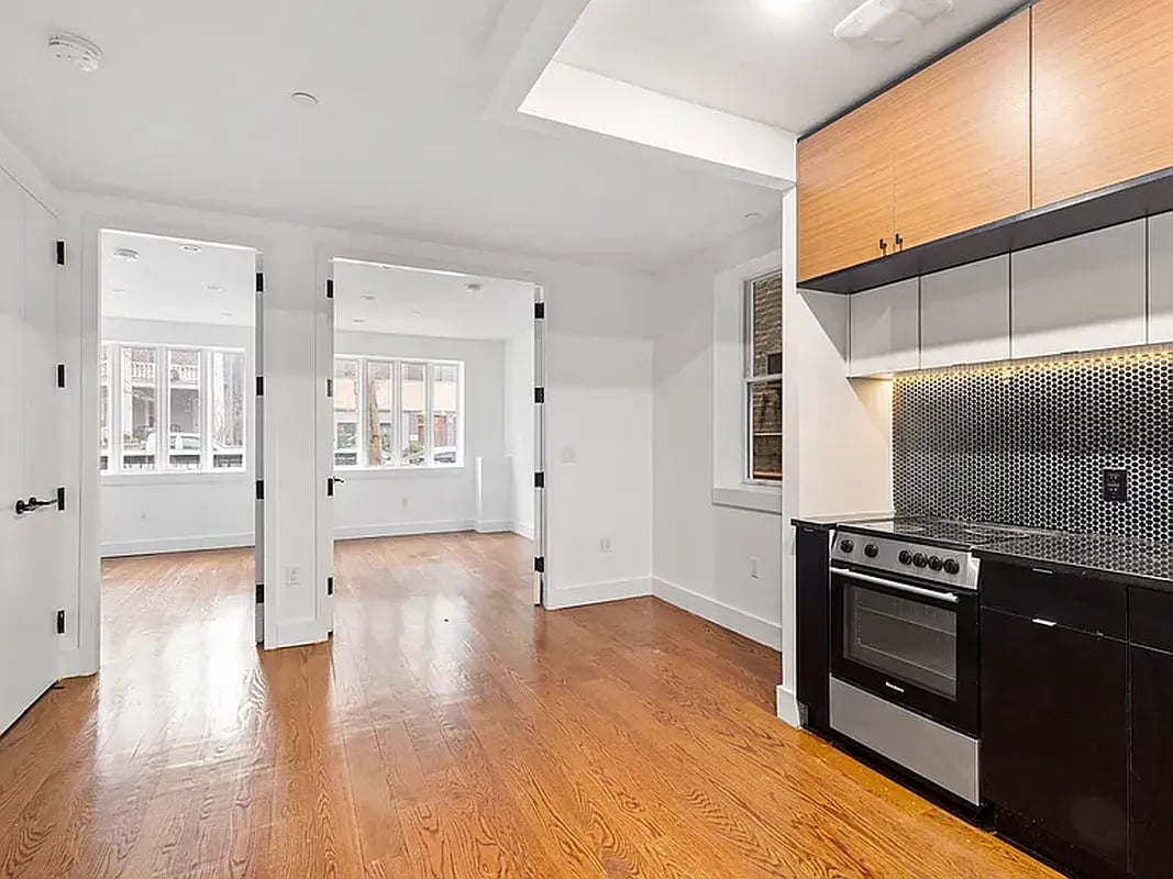 194 Hawthorne St 1F