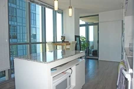 110 Charles Street E 2807