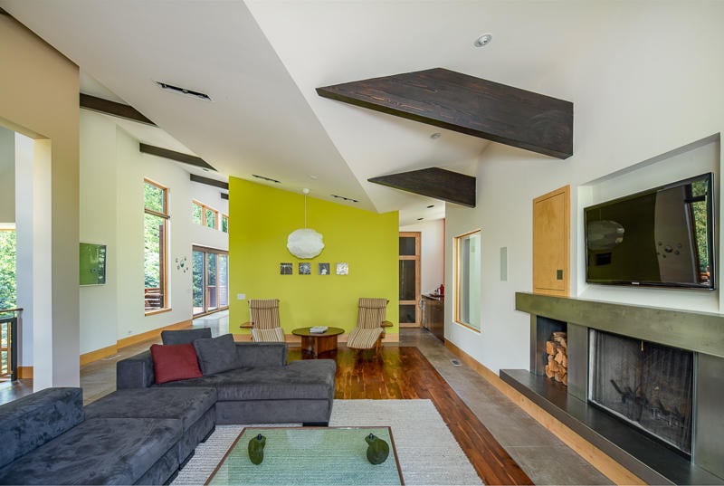 415 River Run Dr