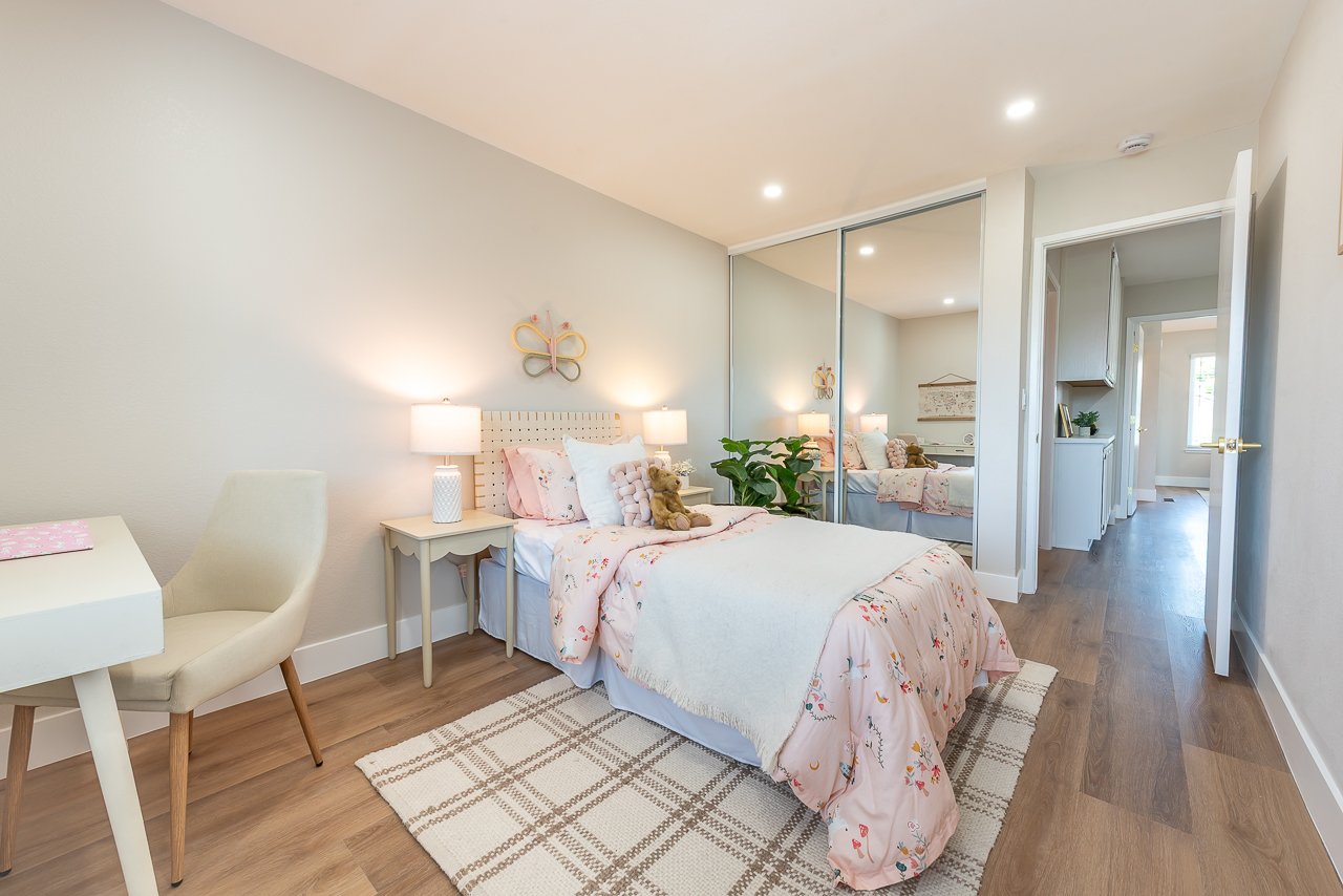 Newly Remodeled. 1 Bed/Bth down, Pioneer Elem!