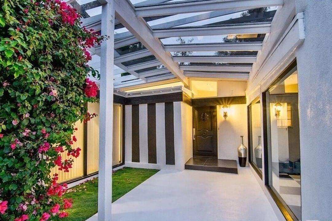 Evercrest Pavilion, Mulholland Dr, 90046