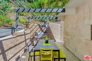 7979 Willow Glen Rd
