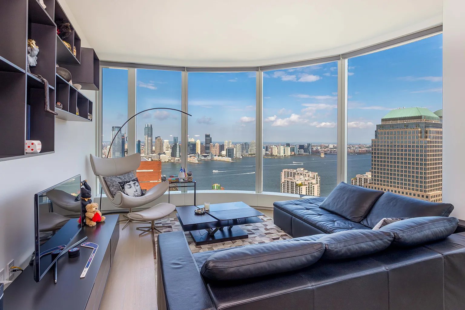 50 W St #42D