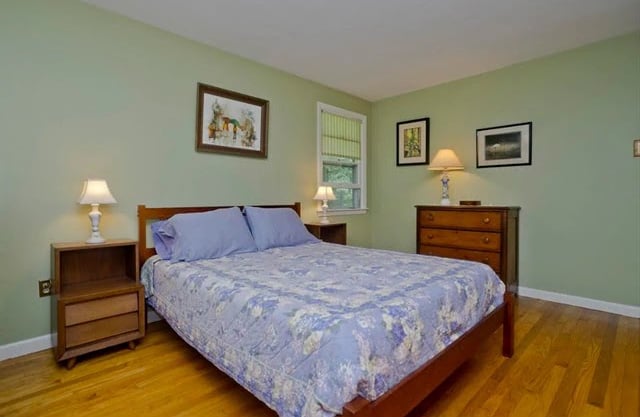 1 Green Ln, Holyoke, MA 01040